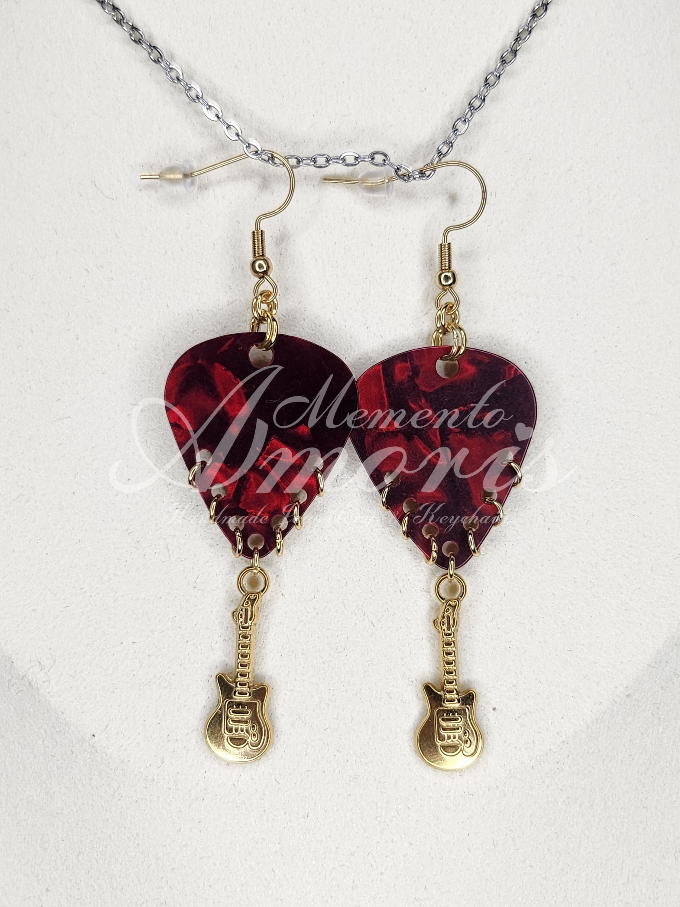 Plectrum Earrings 'Guitar' in red, gold