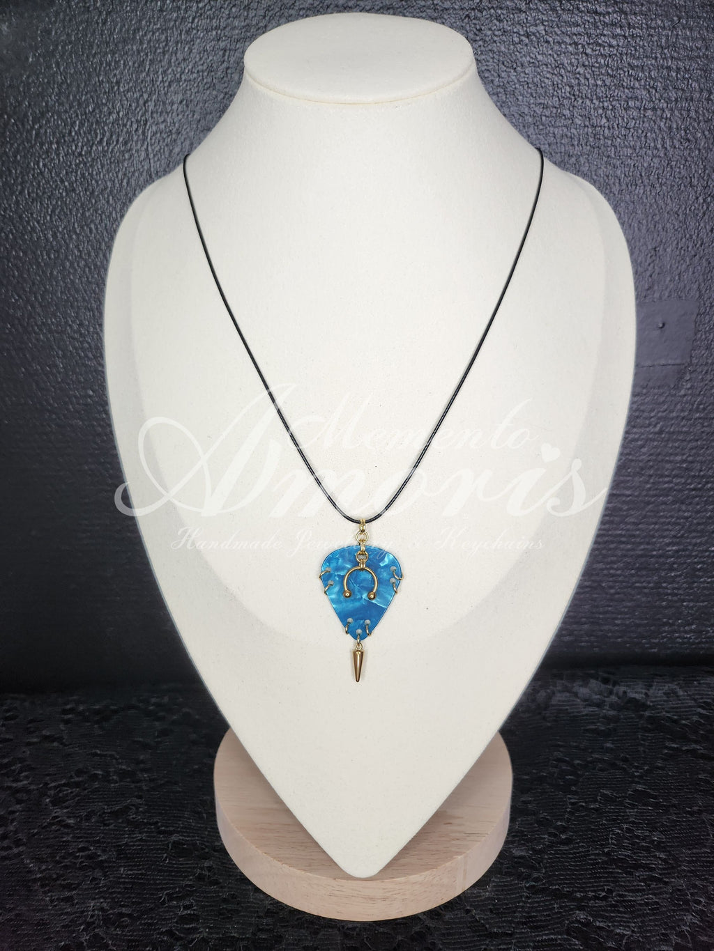 Plectrum Necklace 'Pierced and spiked' in blue, gold