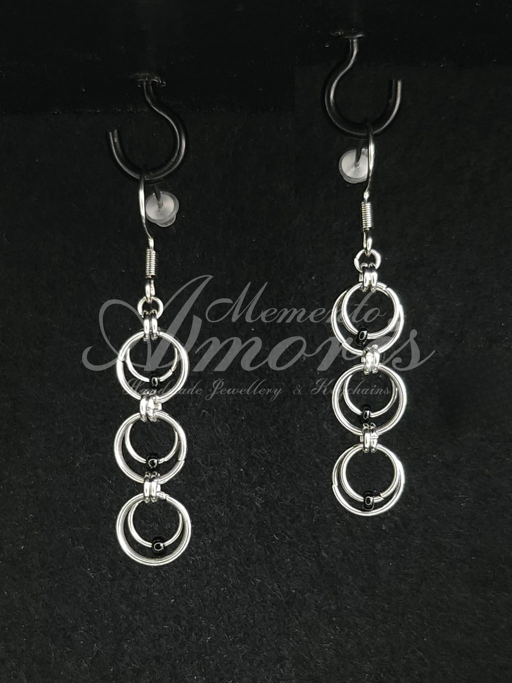 Elegant Rings Earrings in silver, black