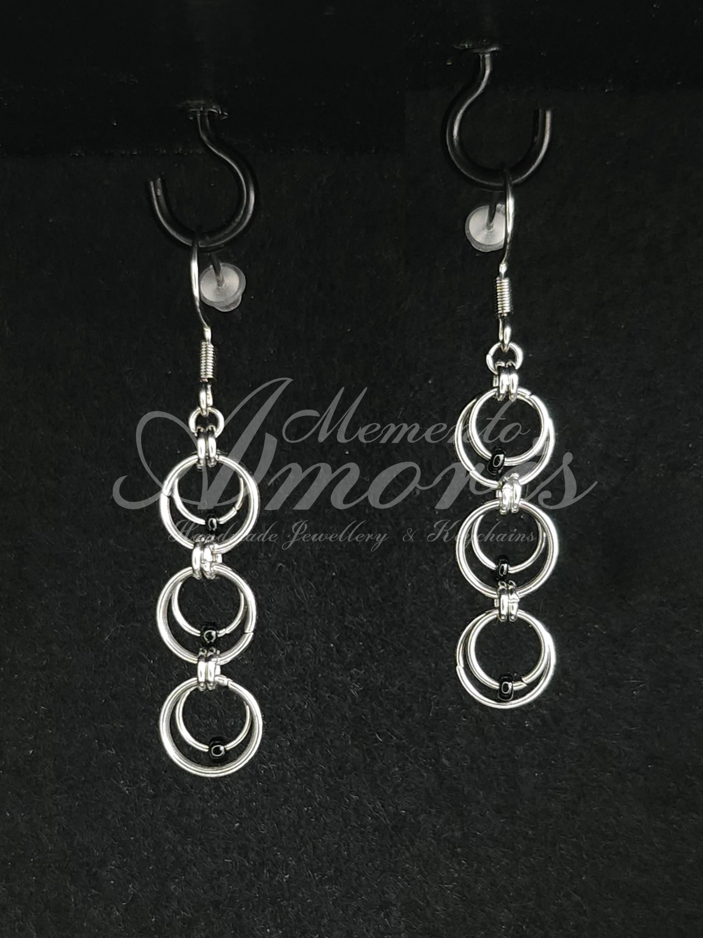 Elegant Rings Earrings in silver, black