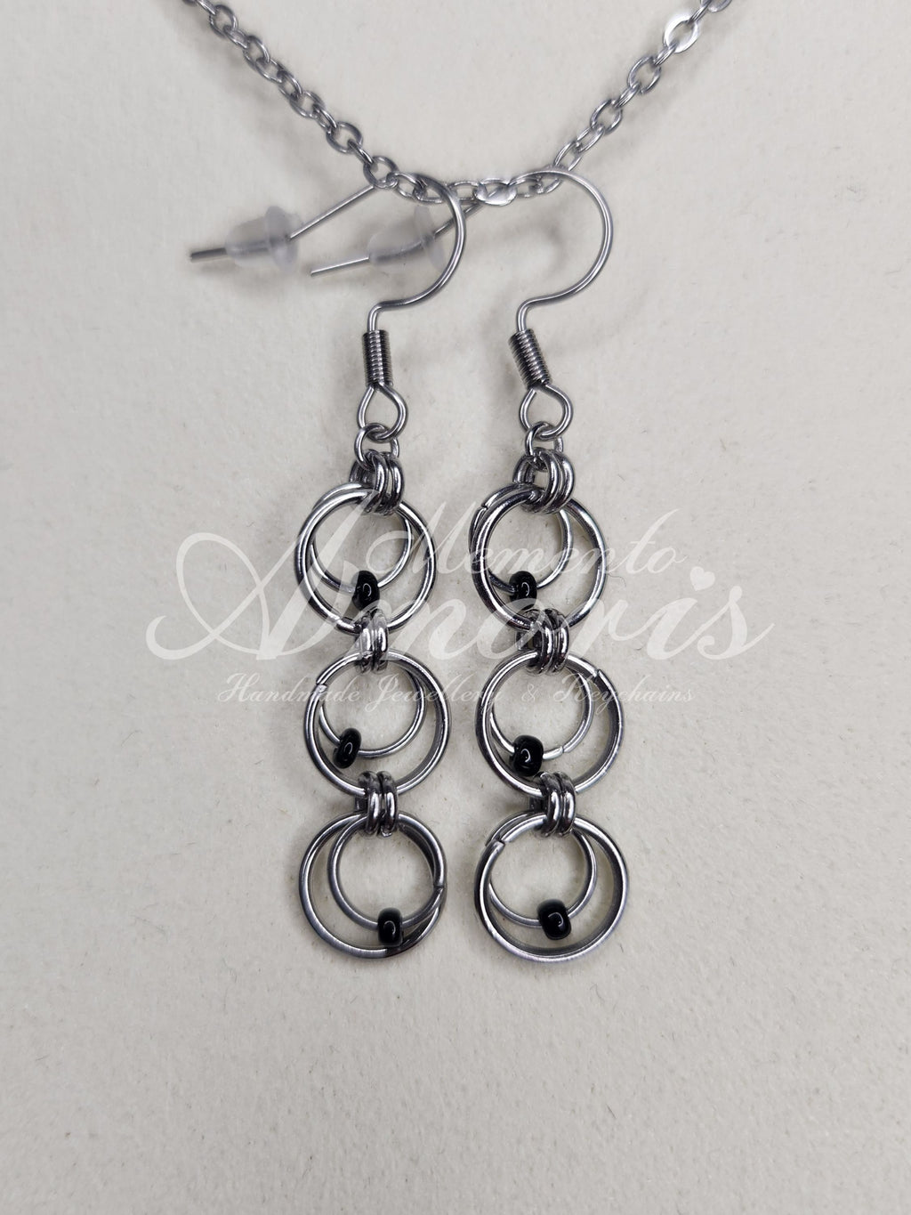 Elegant Rings Earrings in silver, black