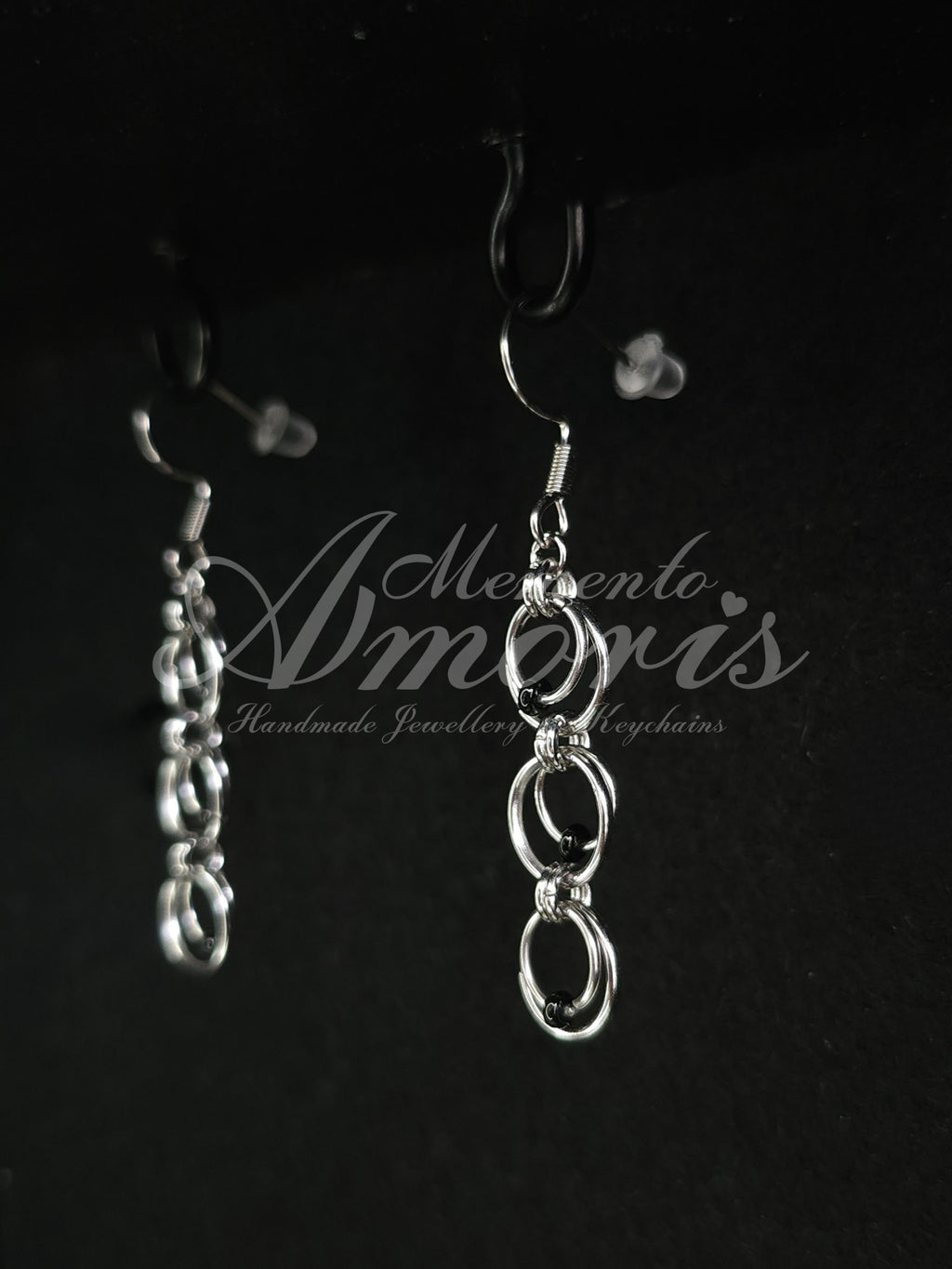 Elegant Rings Earrings in silver, black