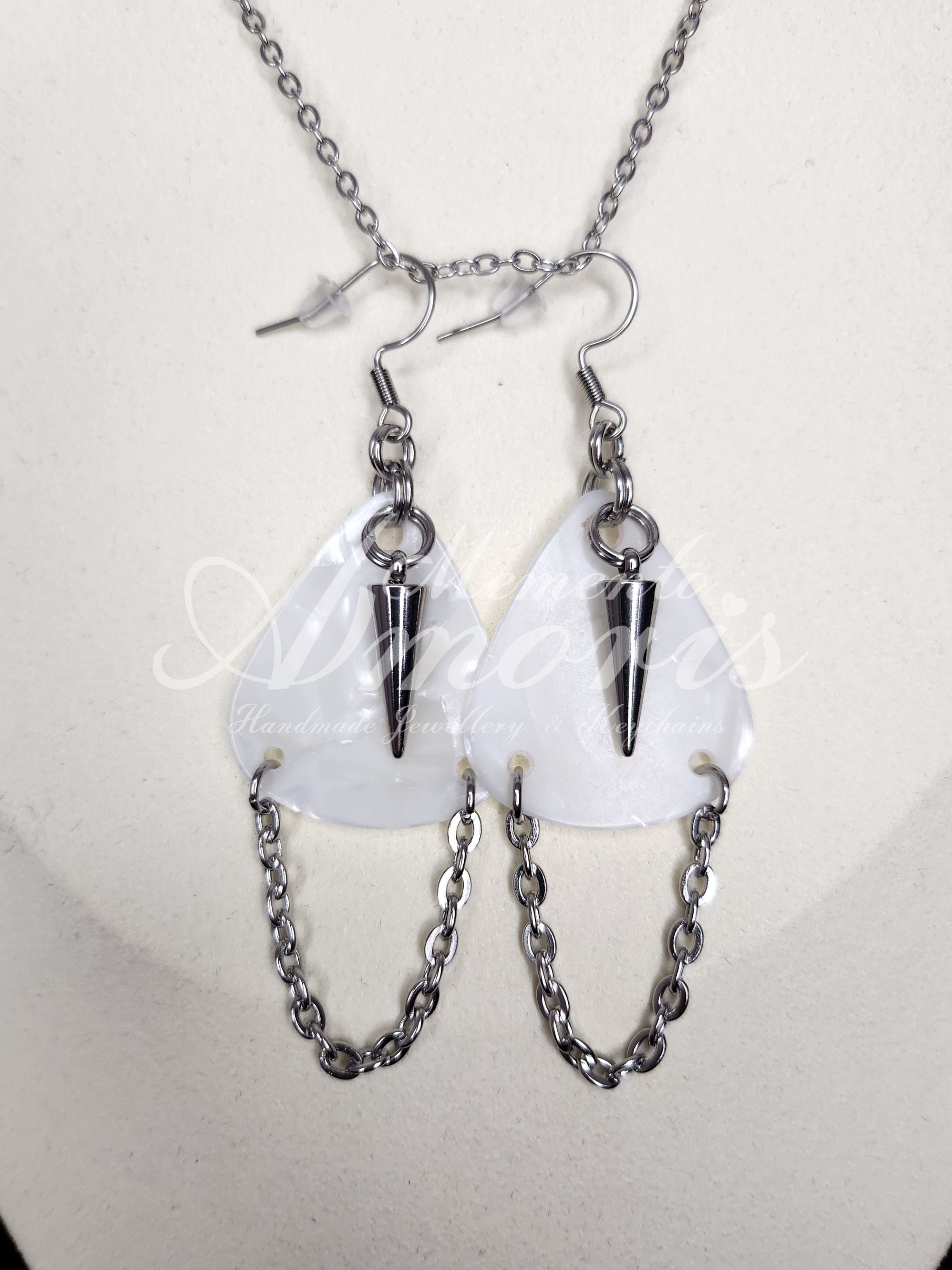 Plectrum Earrings 'Chained' in white, silver