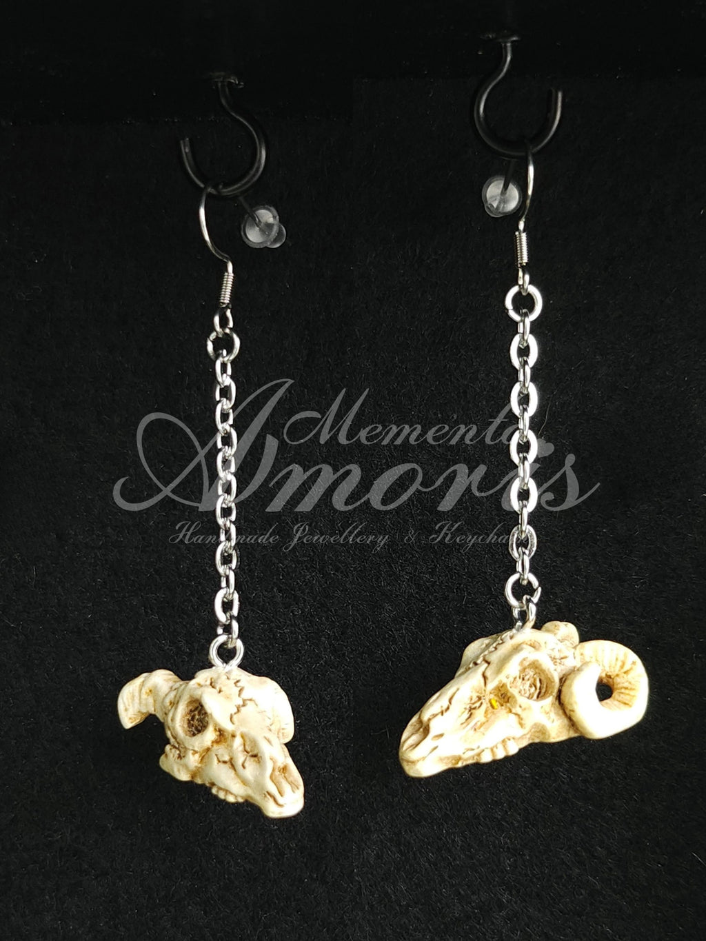 Chained Skulls Earrings in silver