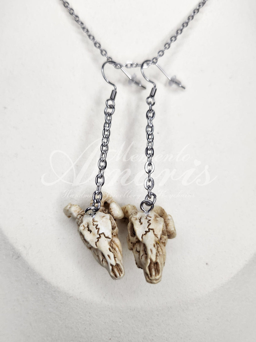 Chained Skulls Earrings in silver