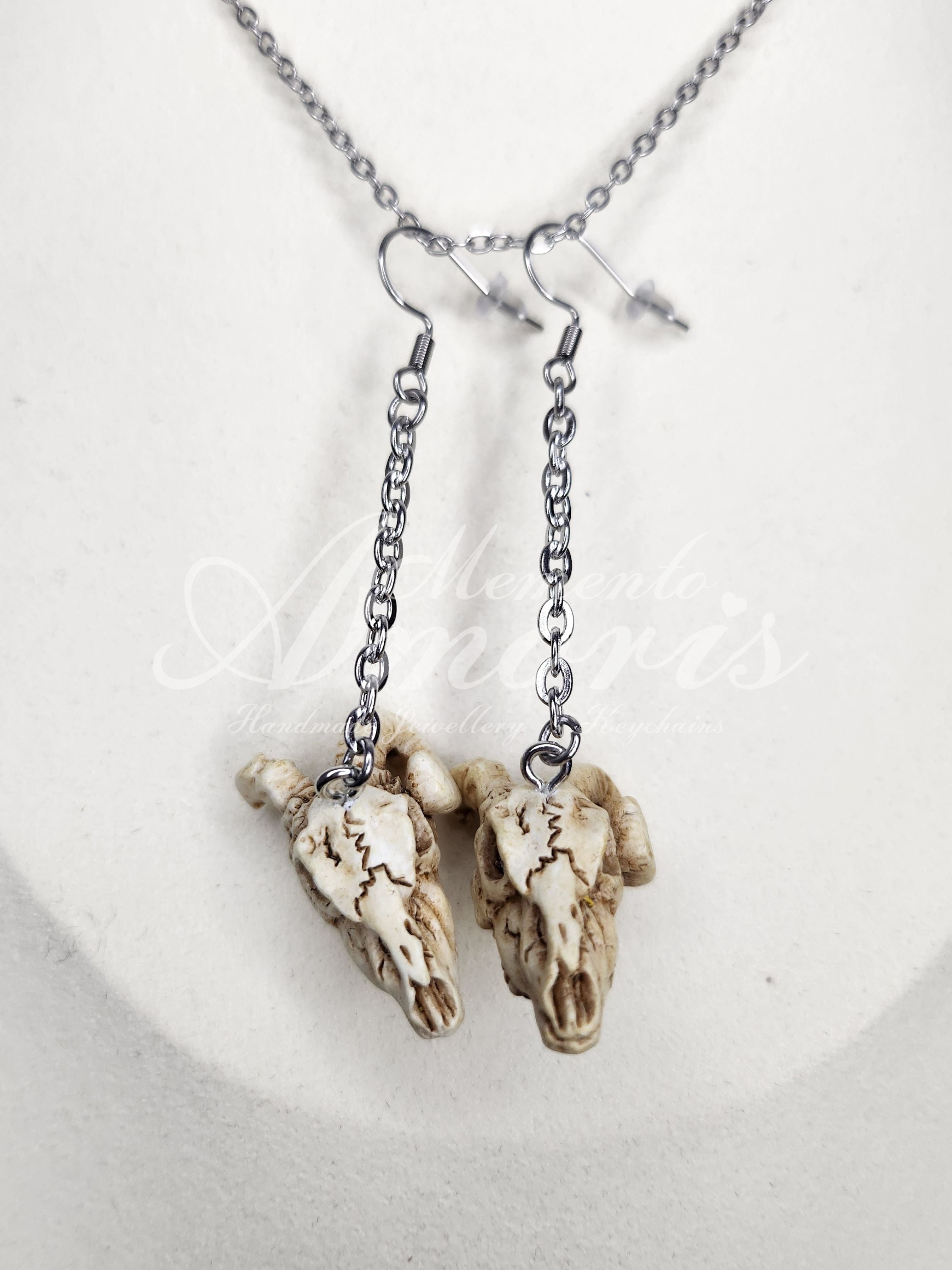 Chained Skulls Earrings in silver